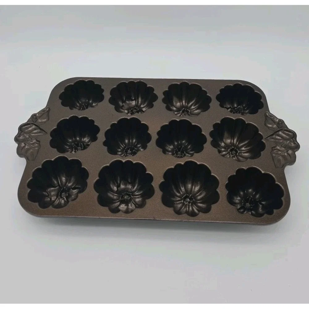 Nordic Ware Pumpkin Patch Muffin Pan 6 Cup, 1.5L, 12 Pumpkins, Non-stick Pan